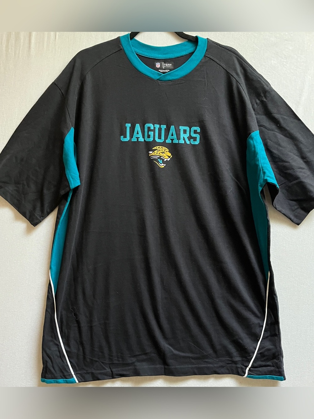 NFL Jacksonville Jaguars Black & Teal Short Sleeve Shirt Men’s XL